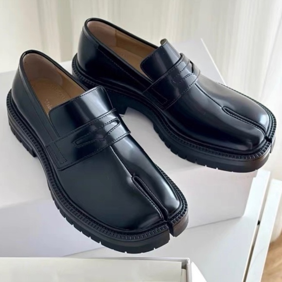 Maison Martin Margiela Glossy Black Women's Loafers - Picture 1 of 7